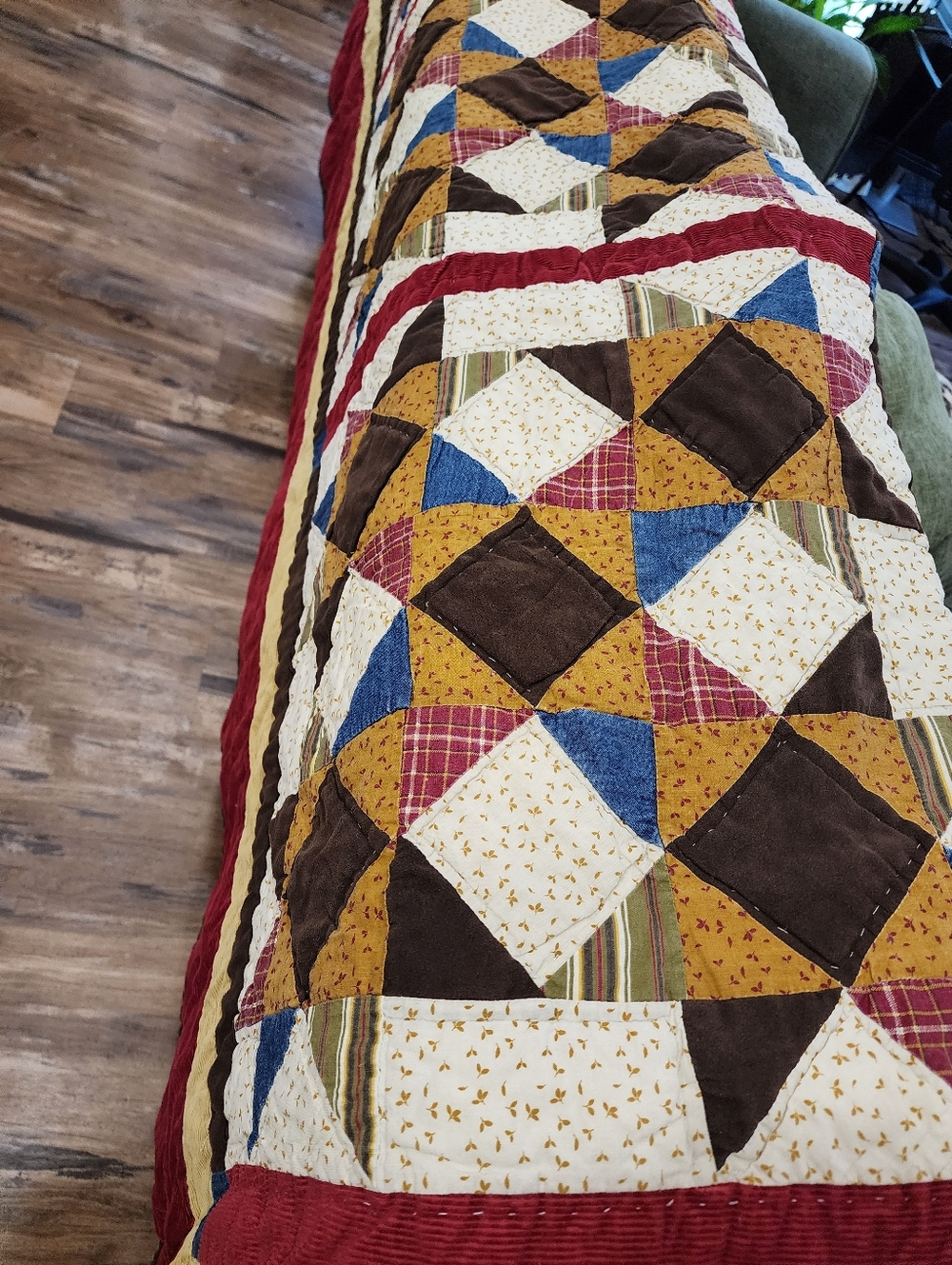 Handmade Patchwork Quilt - 86.5 x 65.5 - Picture 4 of 14